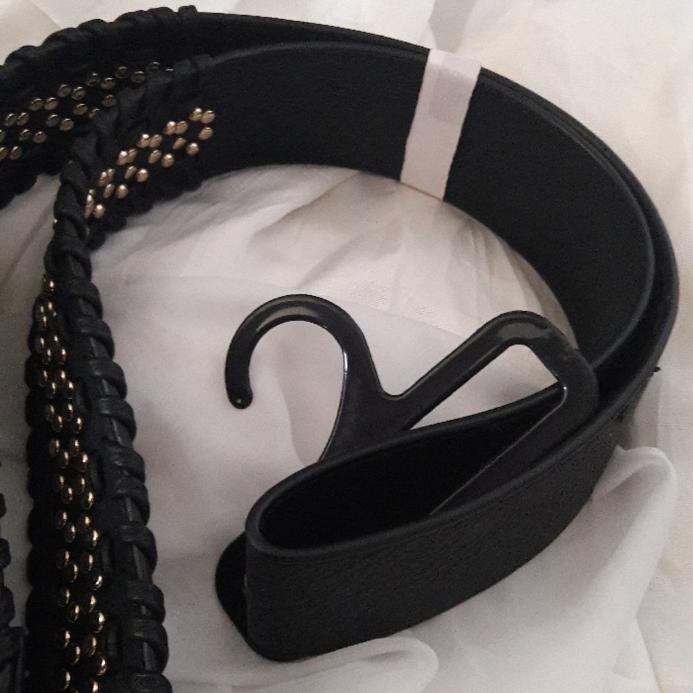 🚫SOLD🚫 $22 Shoulder strap w gold studs  47 x 2 - Picture 3 of 4